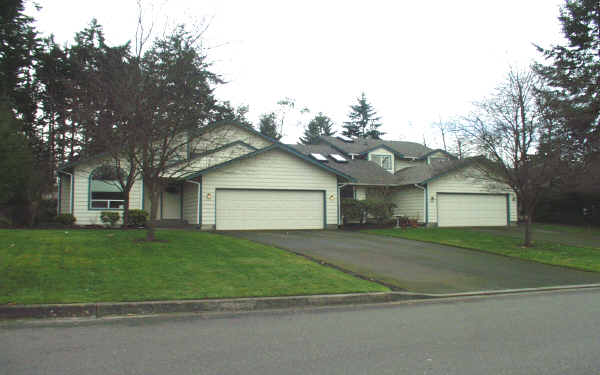 714 Shannon St in Steilacoom, WA - Foto de edificio