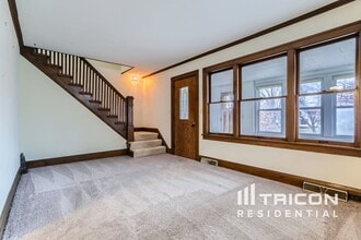 2322 NE Stinson Pkwy in Minneapolis, MN - Building Photo - Building Photo