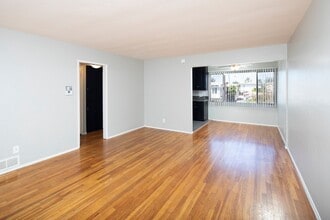 Talmadge Pacific Apartments in San Diego, CA - Foto de edificio - Building Photo
