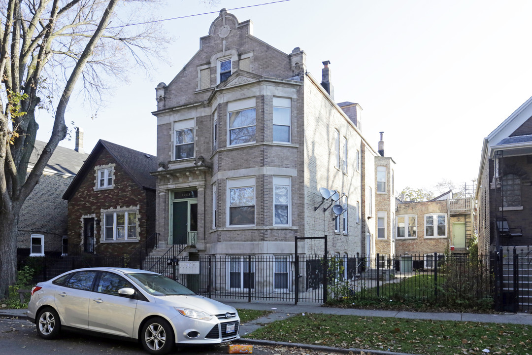 2343 S Trumbull Ave in Chicago, IL - Foto de edificio