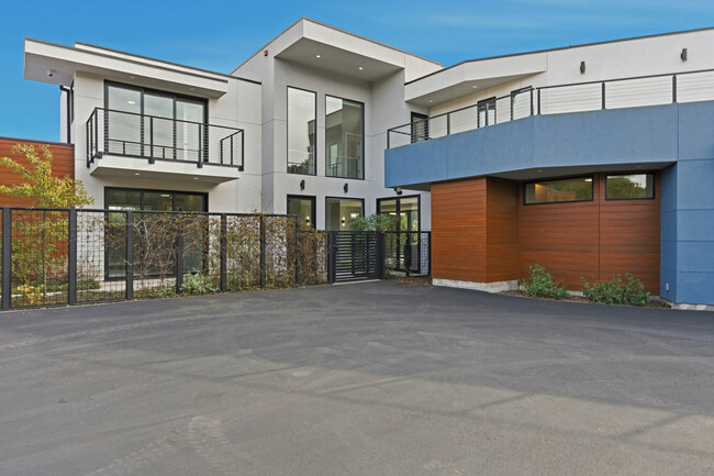 property at 10 Notre Dame Pl