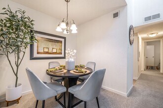 Crossroads in Metairie, LA - Building Photo - Building Photo