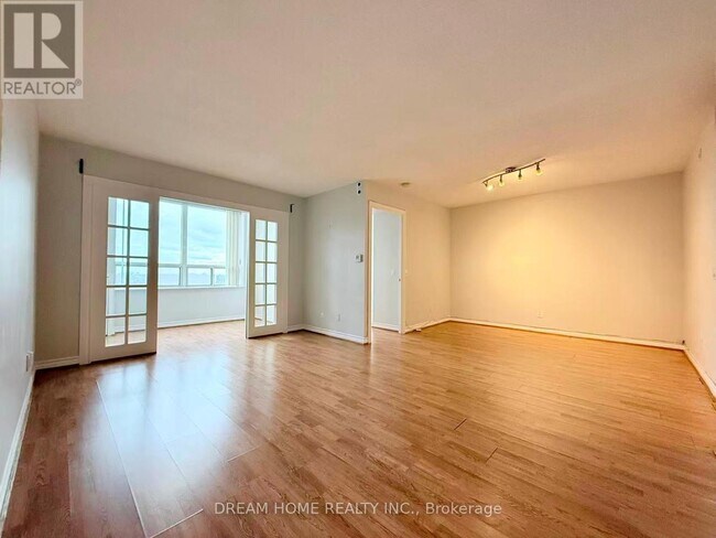 115 Omni Dr in Toronto, ON - Building Photo - Building Photo