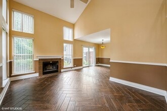 8 Dellwood Ct in Algonquin, IL - Building Photo - Building Photo