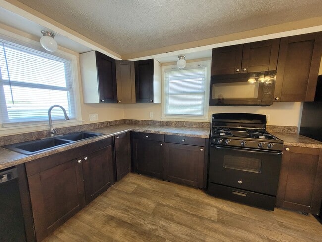 property at 704 SE 25th Ct