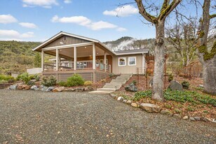 860 Humbug Creek Rd in Jacksonville, OR - Building Photo