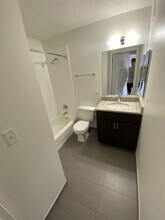 1 W Superior St in Chicago, IL - Building Photo - Building Photo