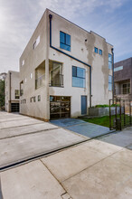 11508 Emelita St in North Hollywood, CA - Building Photo - Building Photo