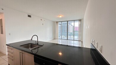 79 SW 12th St, Unit 1102 in Miami, FL - Building Photo - Building Photo