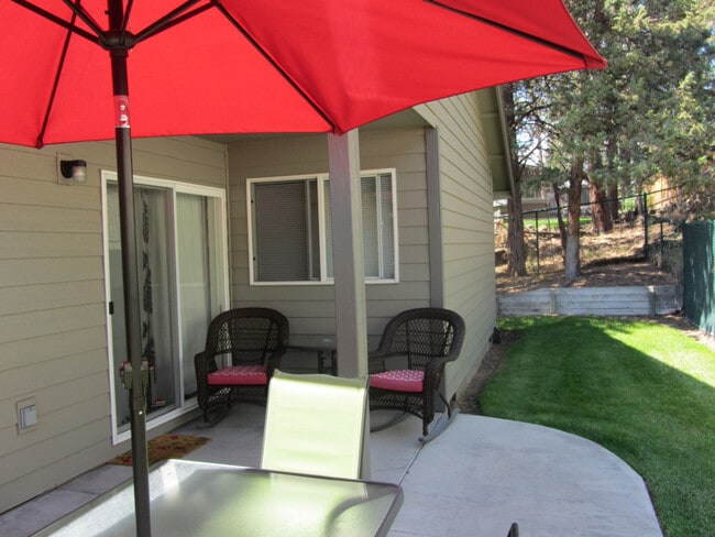 1636 SE Virginia Rd in Bend, OR - Foto de edificio - Building Photo