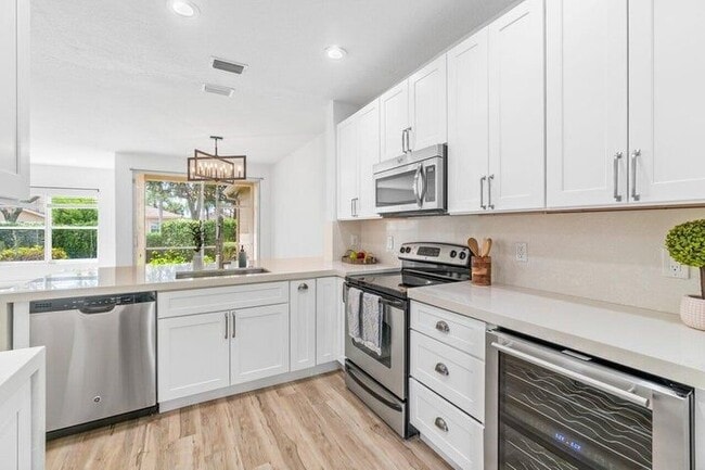 6427 Park Lake Cir in Boynton Beach, FL - Foto de edificio - Building Photo