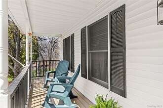 52 Summit Dr in Calverton, NY - Building Photo - Building Photo