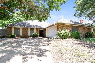 4900 Barberry Dr in Fort Worth, TX - Building Photo