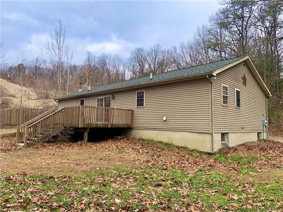14 Shannon Ln in Pine Bush, NY - Building Photo