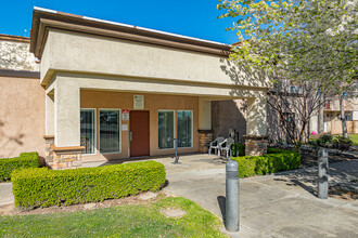 Rio Linda Manor in Sacramento, CA - Building Photo - Building Photo