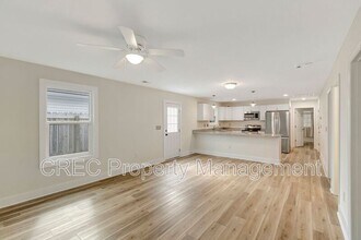 6961 Raymond Ave in North Charleston, SC - Building Photo - Building Photo