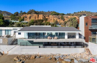 31388 Broad Beach Rd in Malibu, CA - Building Photo - Building Photo