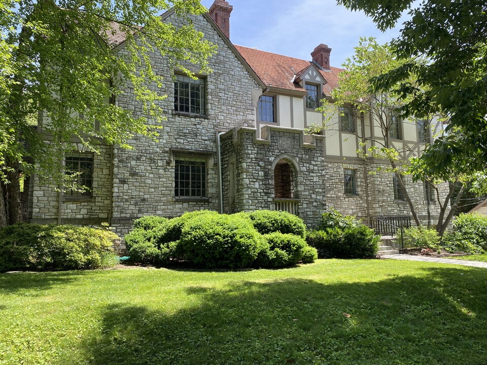 100 Mcdowell Rd in Lexington, KY - Building Photo