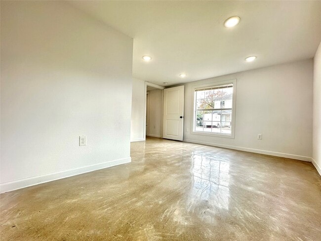 property at 808 Oakhurst St