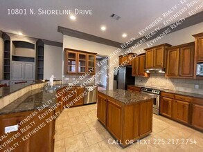 10801 N Shoreline Ave in Baton Rouge, LA - Building Photo - Building Photo