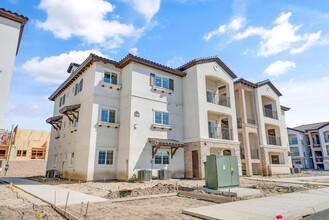 140 Shannon Pkwy in Visalia, CA - Foto de edificio - Building Photo
