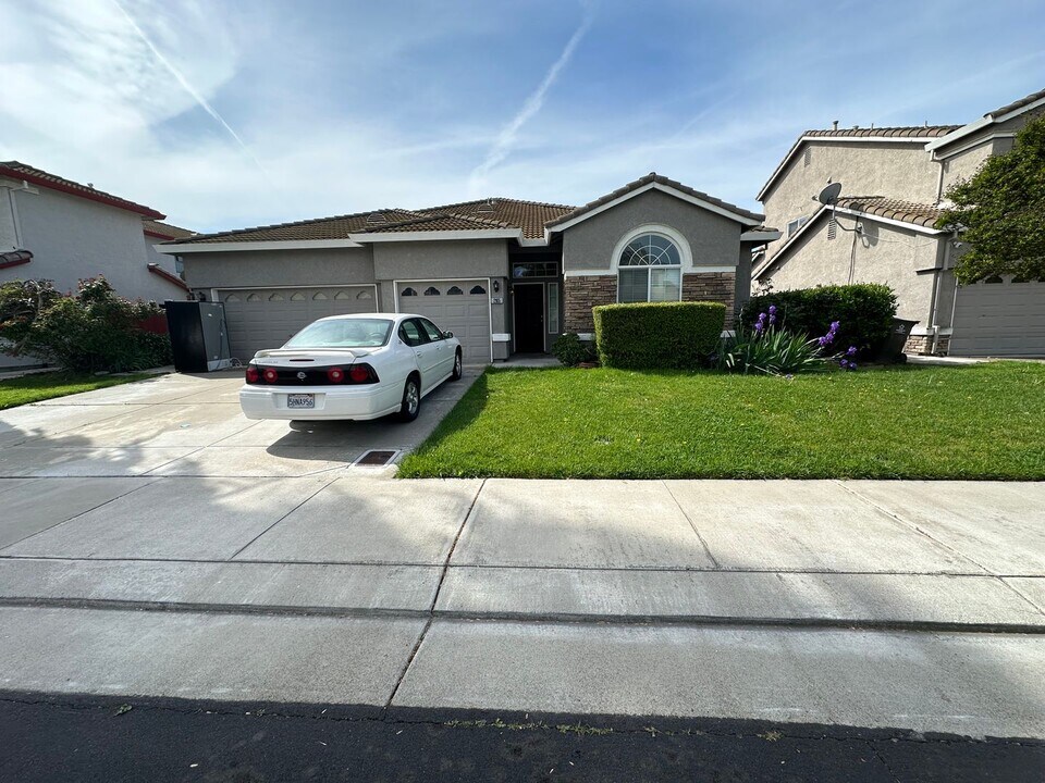 2165 Erickson Cir in Stockton, CA - Building Photo