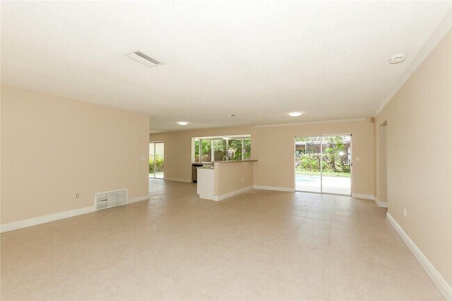 7821 Fairway Blvd in Miramar, FL - Building Photo - Building Photo