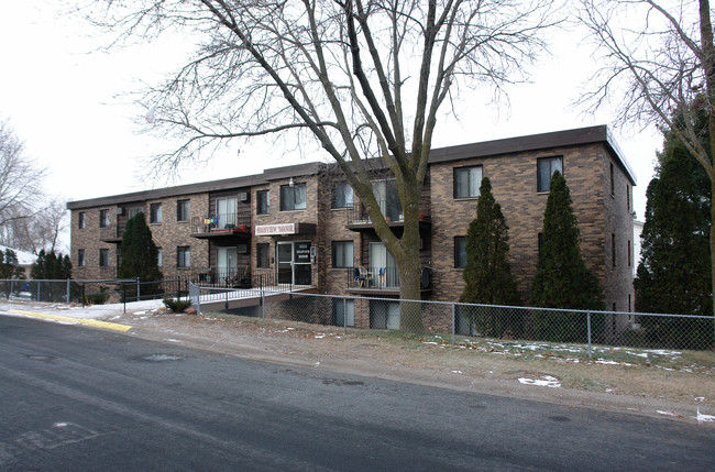 Highview Manor in Columbia Heights, MN - Building Photo - Building Photo