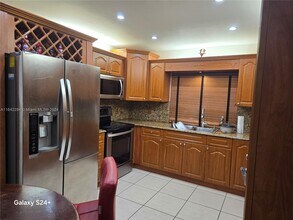5112 SW 151st Pl in Miami, FL - Foto de edificio - Building Photo