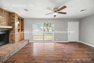 1221 Harrison Ln in Hurst, TX - Building Photo - Building Photo