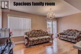 241 Sunny Meadow Blvd in Brampton, ON - Building Photo - Building Photo