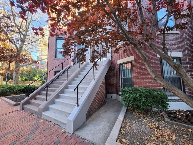 property at 33 Holyoke St