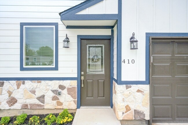 property at 410 N 4th St