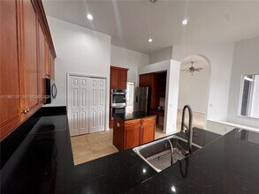 18520 SW 39th St in Miramar, FL - Building Photo - Building Photo