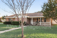 4632 Cripple Creek Rd in Haltom City, TX - Foto de edificio - Building Photo