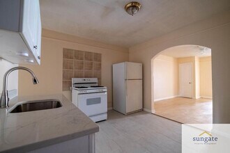 1801 E Lombard St in Baltimore, MD - Building Photo - Building Photo