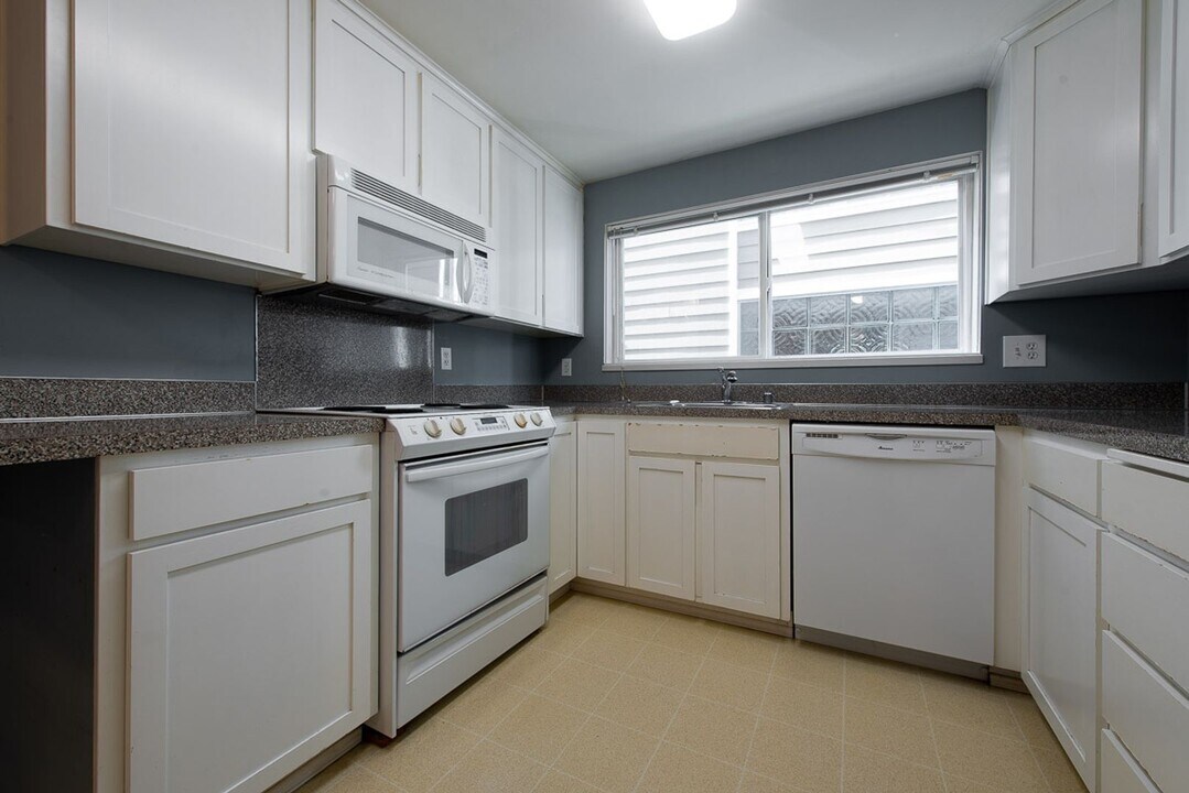 2023 43rd Ave E in Seattle, WA - Building Photo