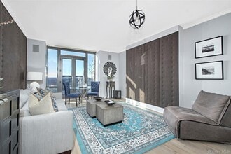 10 City Pl in White Plains, NY - Building Photo - Building Photo