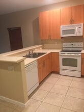 3102 NW 24th Way in Oakland Park, FL - Building Photo - Building Photo