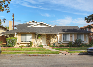 7601 Amazon Dr in Huntington Beach, CA - Foto de edificio - Building Photo