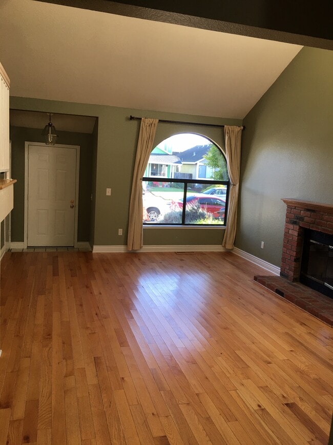 1327 middlebrook way in Rohnert Park, CA - Foto de edificio - Building Photo