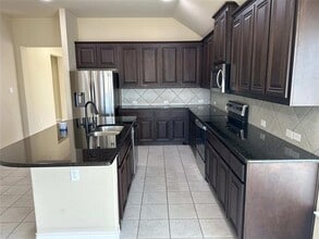 1905 Sunflower Dr in Glenn Heights, TX - Building Photo - Building Photo