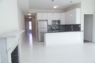 30 E Preston St, Unit B in Baltimore, MD - Building Photo