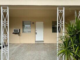 1741 Moffett St in Hollywood, FL - Building Photo