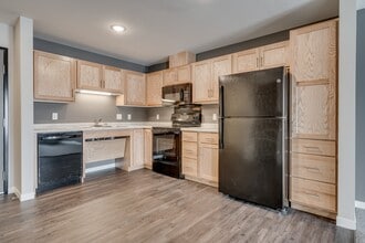 Emri Apartments in Dubuque, IA - Foto de edificio - Building Photo