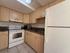 4845 NW 7th St in Miami, FL - Foto de edificio - Building Photo