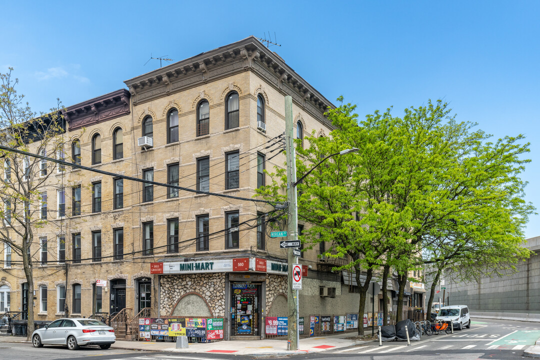 560 Morgan Ave in Brooklyn, NY - Building Photo