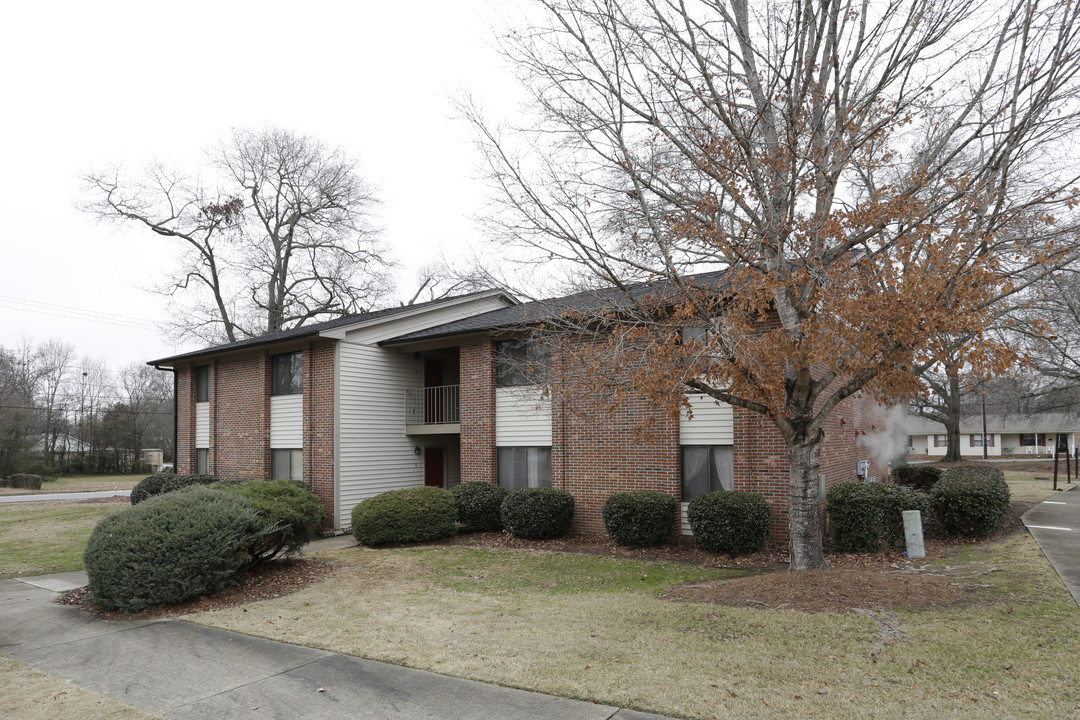 Town Square Apartments in Belton, SC - Building Photo