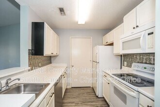 2011 N Hwy 17 in Mount Pleasant, SC - Building Photo - Building Photo