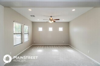 8738 S 57th Dr in Phoenix, AZ - Foto de edificio - Building Photo